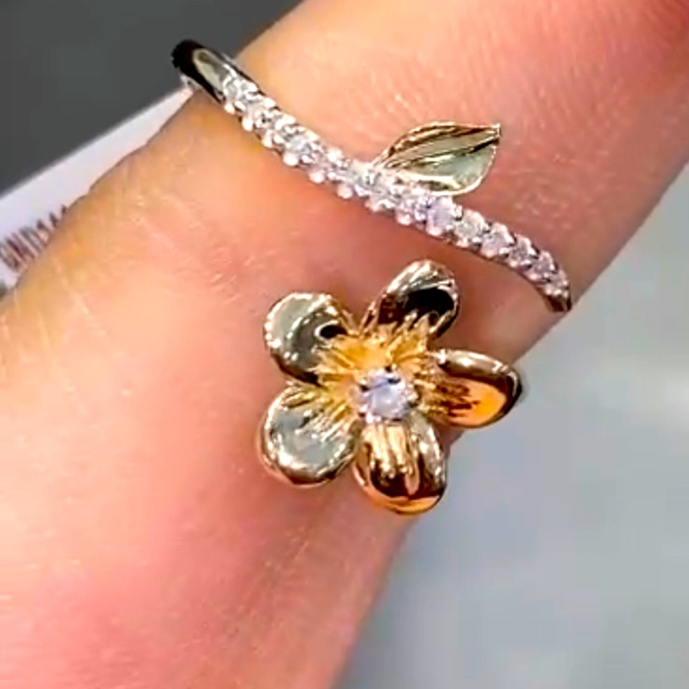 10k solid gold designer flower REAL DIAMOND ring! The best gift this season! Wow